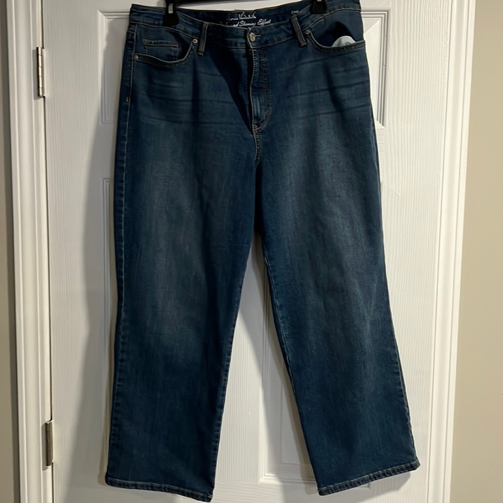 Gloria Vanderbilt Size 16 All Around Slimming Effect Crop Jeans.